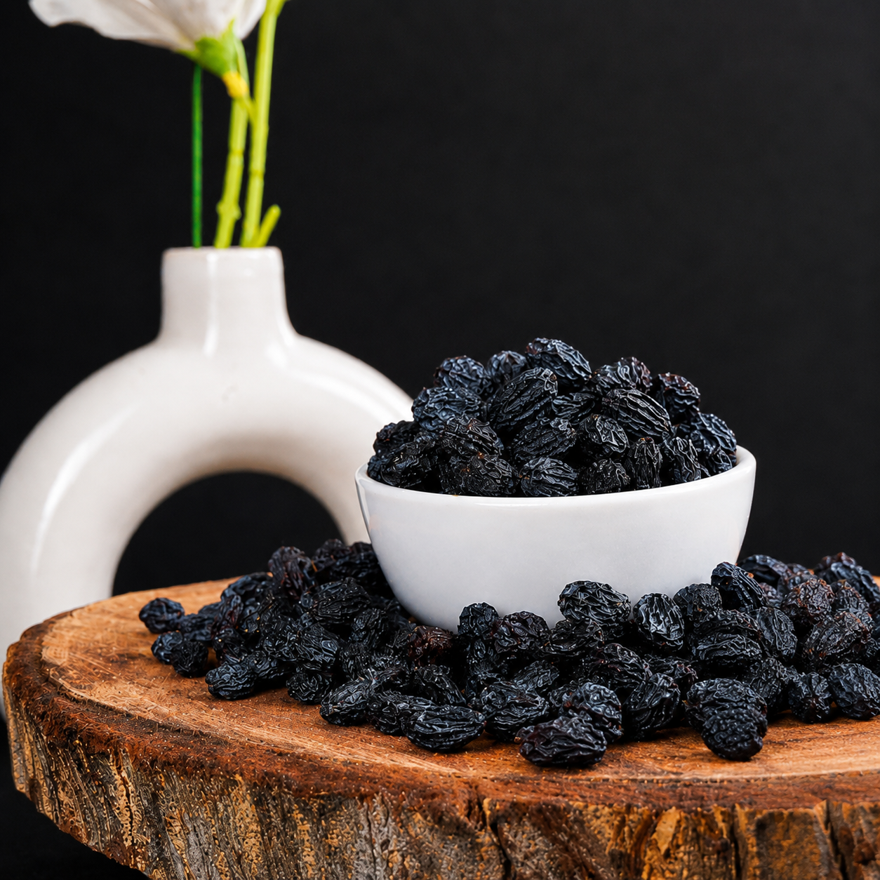 Essentrea Premium Black Raisins Seeded